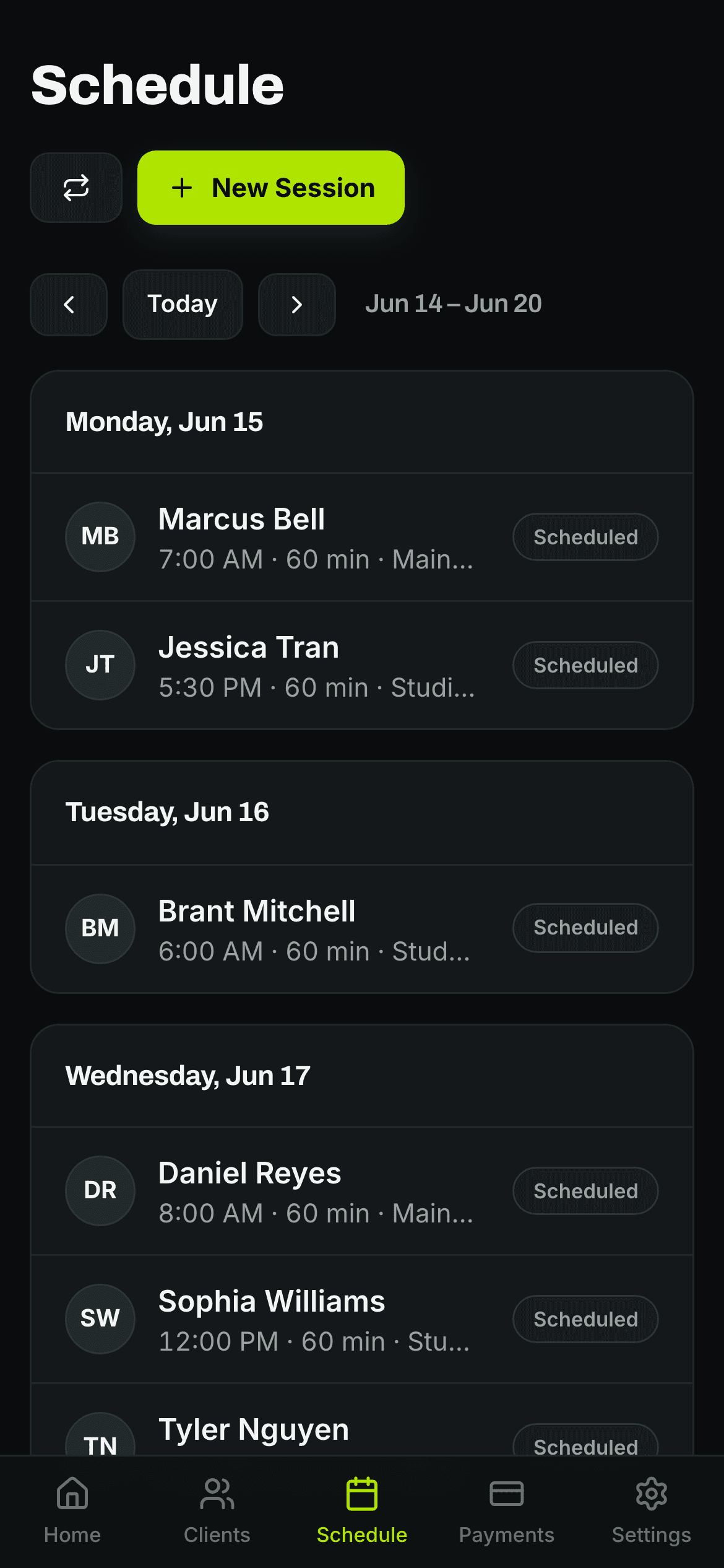 A trainer's weekly schedule in Roster, fully booked